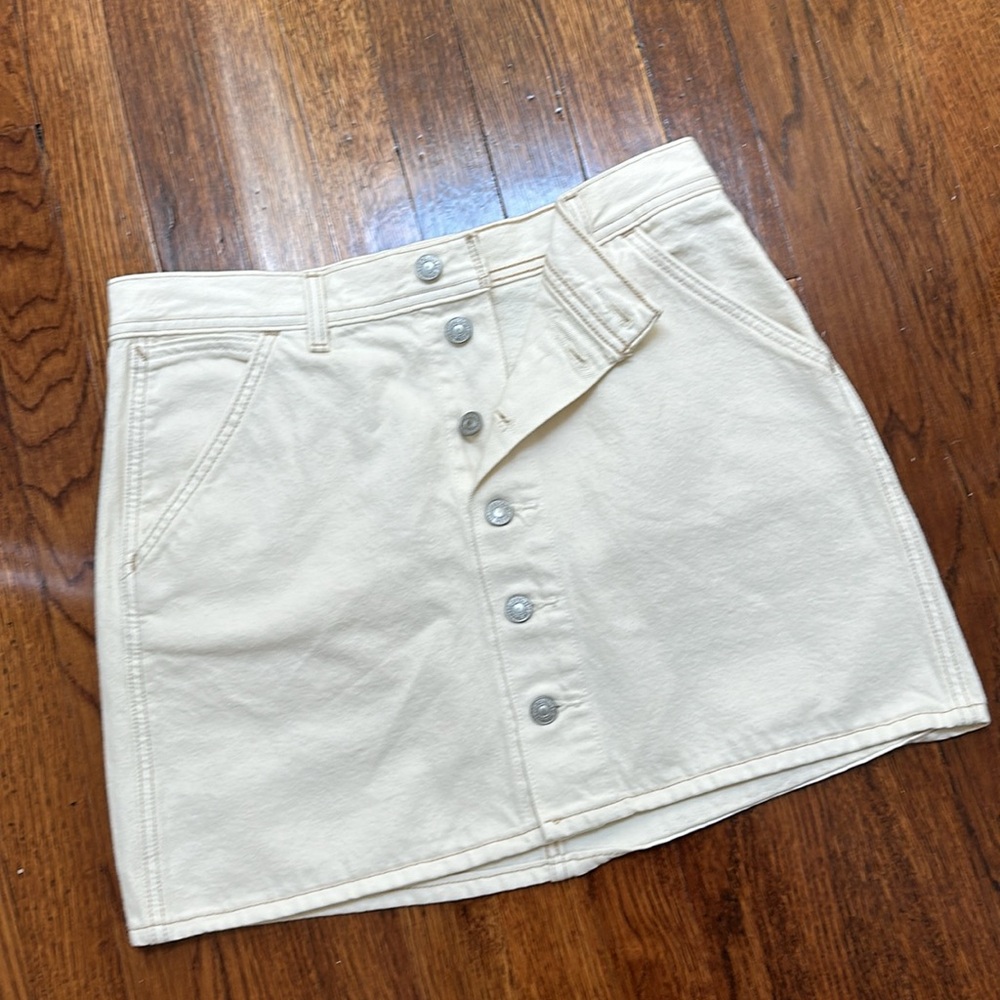 Levi denim off white jean skirt size 29